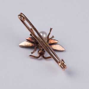 Gold fly brooch. — image 2