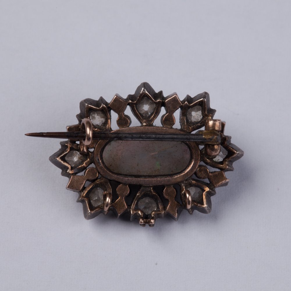 Brooch with Opal and diamonds. — image 3