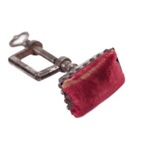 Russian steel tailoring holder with a pincushion — image 3