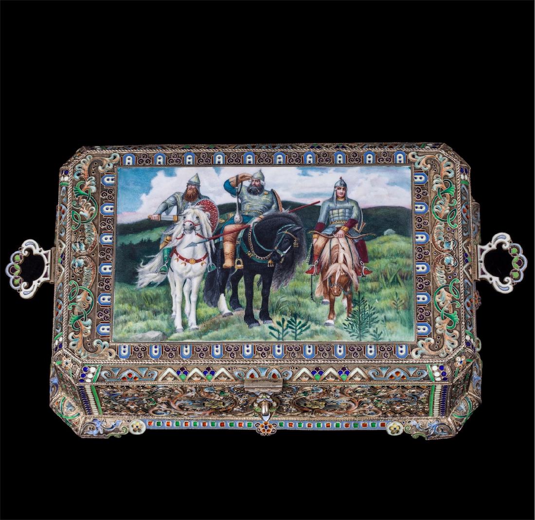 Huge enamel casket with "3 Bogatyrs".11th Artel — image 2