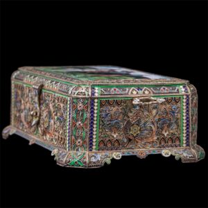 Huge enamel casket with "3 Bogatyrs".11th Artel — image 4