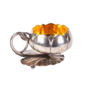 Russian vase in the shape of a water lily — image 1