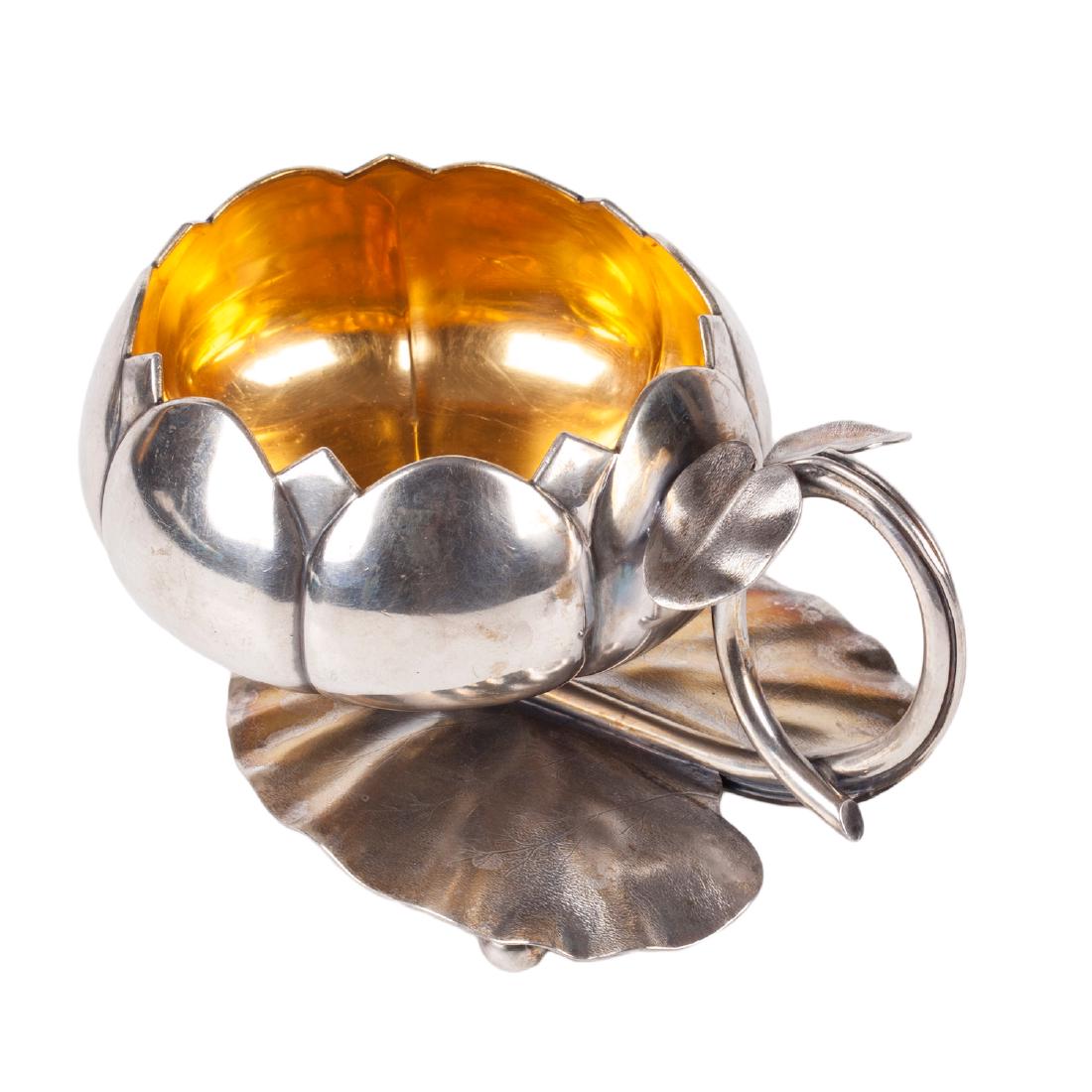 Russian vase in the shape of a water lily — image 2