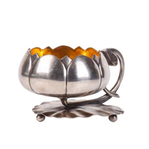 Russian vase in the shape of a water lily — image 3
