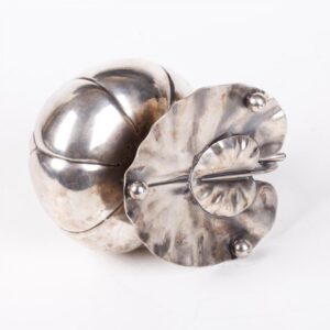Russian vase in the shape of a water lily — image 4