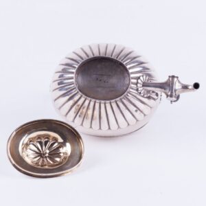 Russian silver tea kettle. — image 4