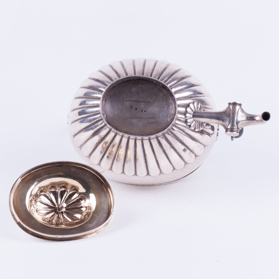 Russian silver tea kettle. — image 4