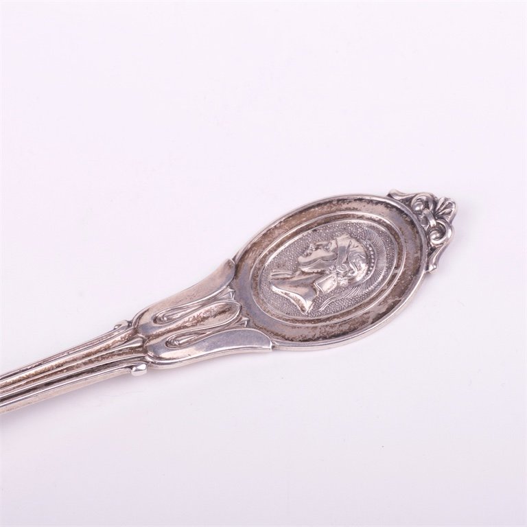 Silver serving spoon for fish. — image 4