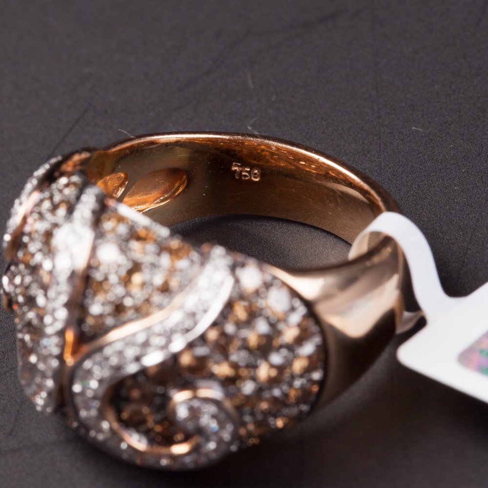 18 K gold earrings and ring. — image 3