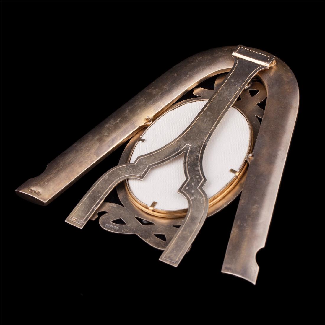 Silver-gilt and enamel photo frame in the shape of — image 4