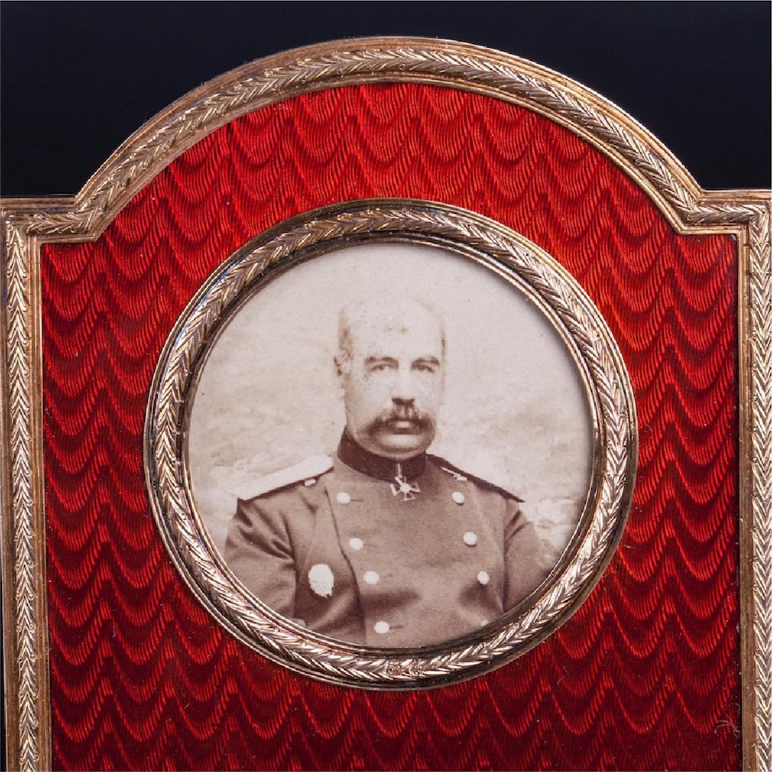 Elegant gold and guilloche enamel photo frame — image 2