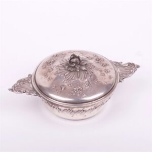 Silver pot with cover. England. — image 2