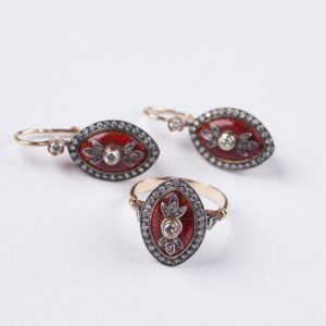 Gold earrings and ring. — image 3