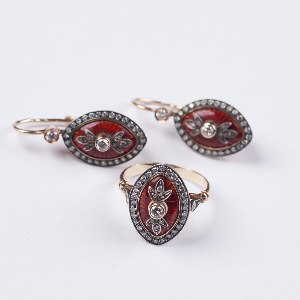 Gold earrings and ring. — image 3