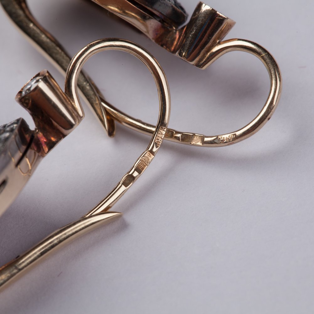 Gold earrings and ring. — image 8