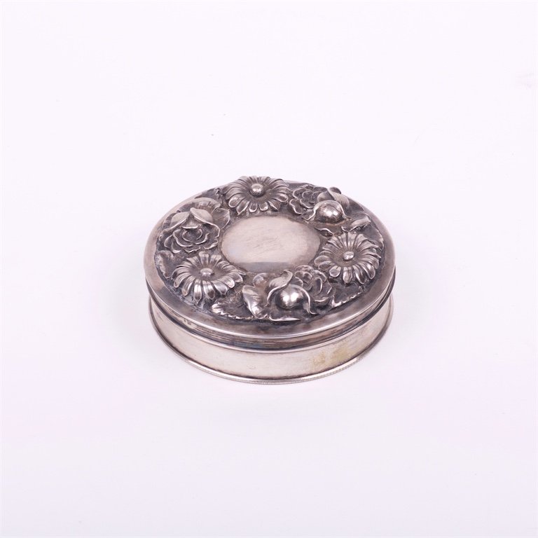 Silver box with the cover. Portugal. — image 1