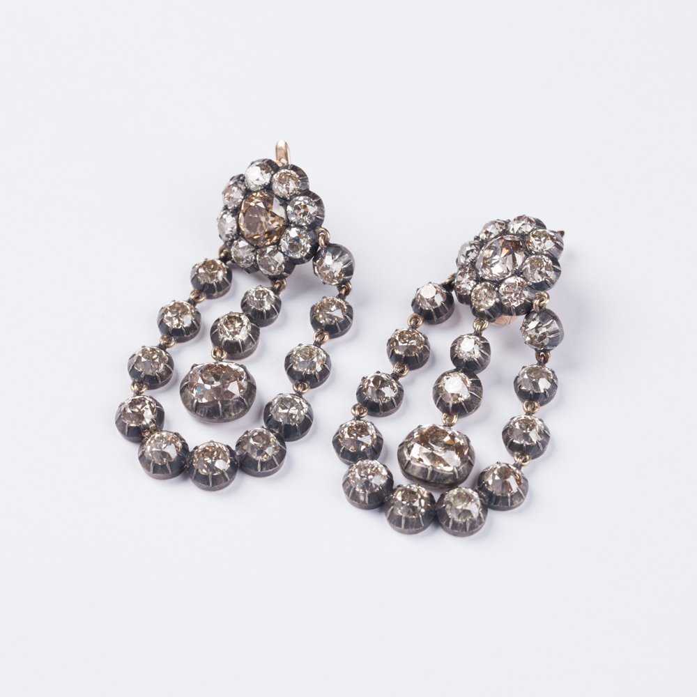 Earrings with diamonds. — image 1