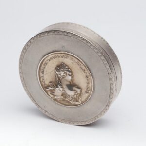 Russian box with the medal of Catherine II — image 1