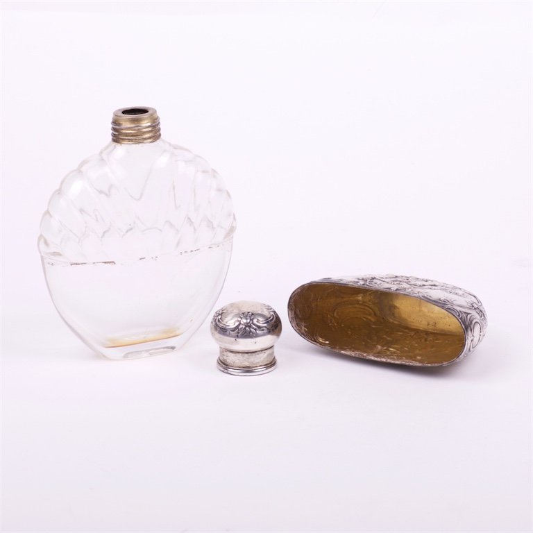 Glass bottle with silver inserts. — image 3