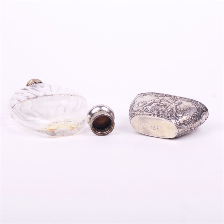 Glass bottle with silver inserts. — image 4