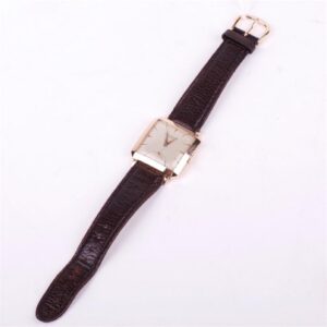 Jaeger Le Coultre rectangular gold automatic wristwatch — image 4