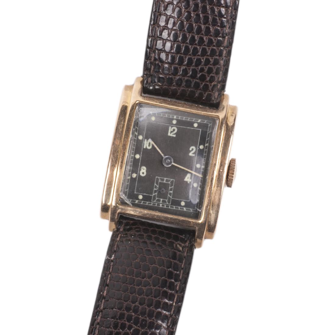 18K gold men's wristwatch on a leather strap — image 1