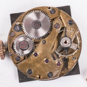 18K gold men's wristwatch on a leather strap — image 9