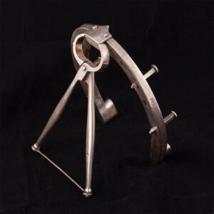 Rare silver-gilt prize in the shape of horseshoe — image 3