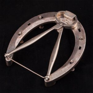 Rare silver-gilt prize in the shape of horseshoe — image 4