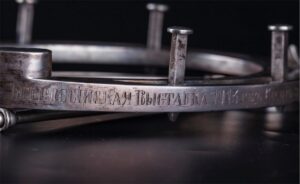 Rare silver-gilt prize in the shape of horseshoe — image 8