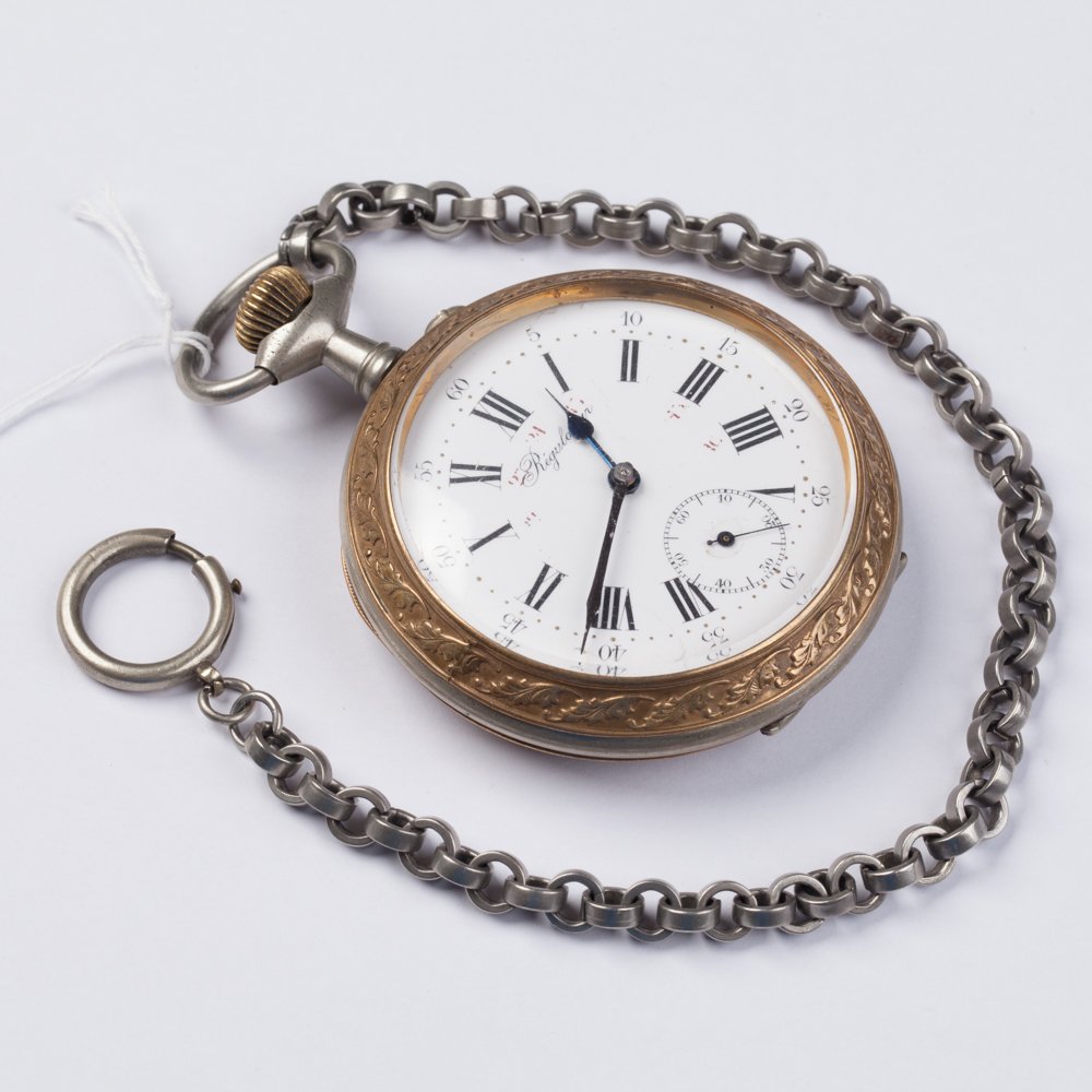 Pocket watch with train. — image 3