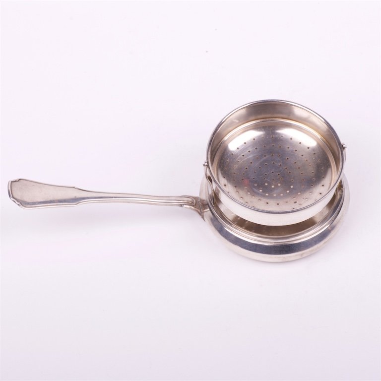 Silver strainer with stand. French. — image 4
