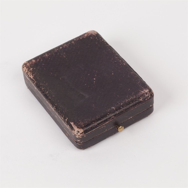 Gold pocket watch in box. — image 2