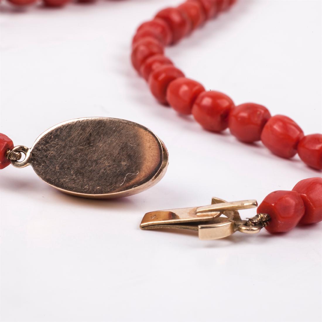 Antique Rose coral necklace with gold lock — image 4