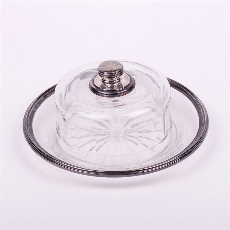 Oiler with cover and silver insertion. — image 1