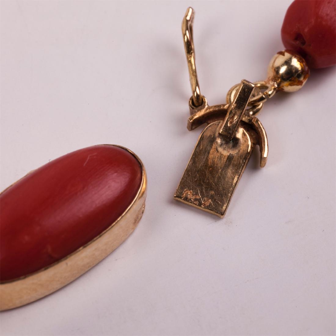 Antique Rose coral necklace with a gold lock — image 4