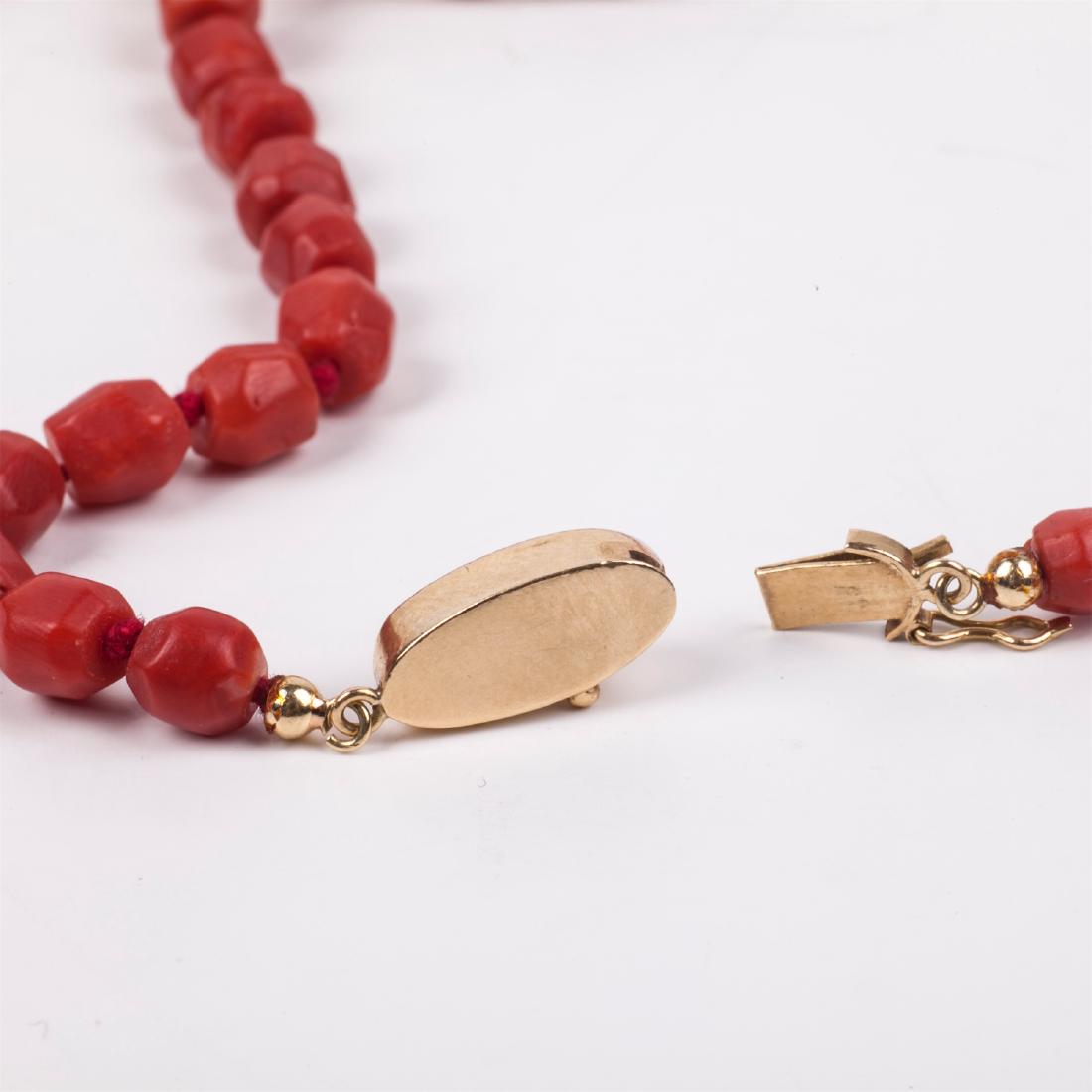 Antique Rose coral necklace with a gold lock — image 5