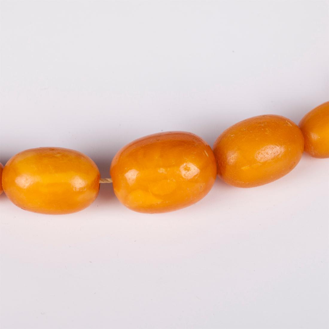 Antique amber necklace. Weight: 21.9 g. — image 2