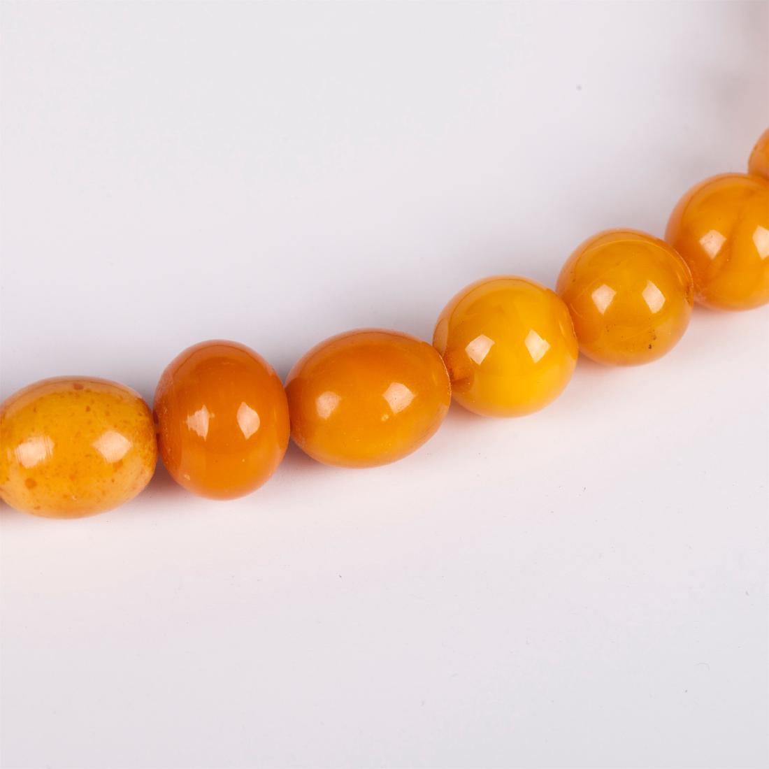 Antique amber necklace. Weight: 33.6 g. — image 2