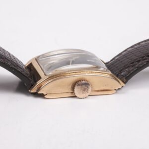 18K gold men's wristwatch on a leather strap — image 5