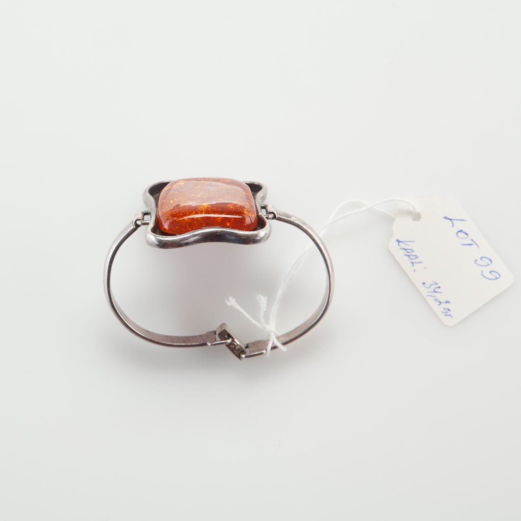 Vintage Natural Baltic Amber bracelet. — image 4