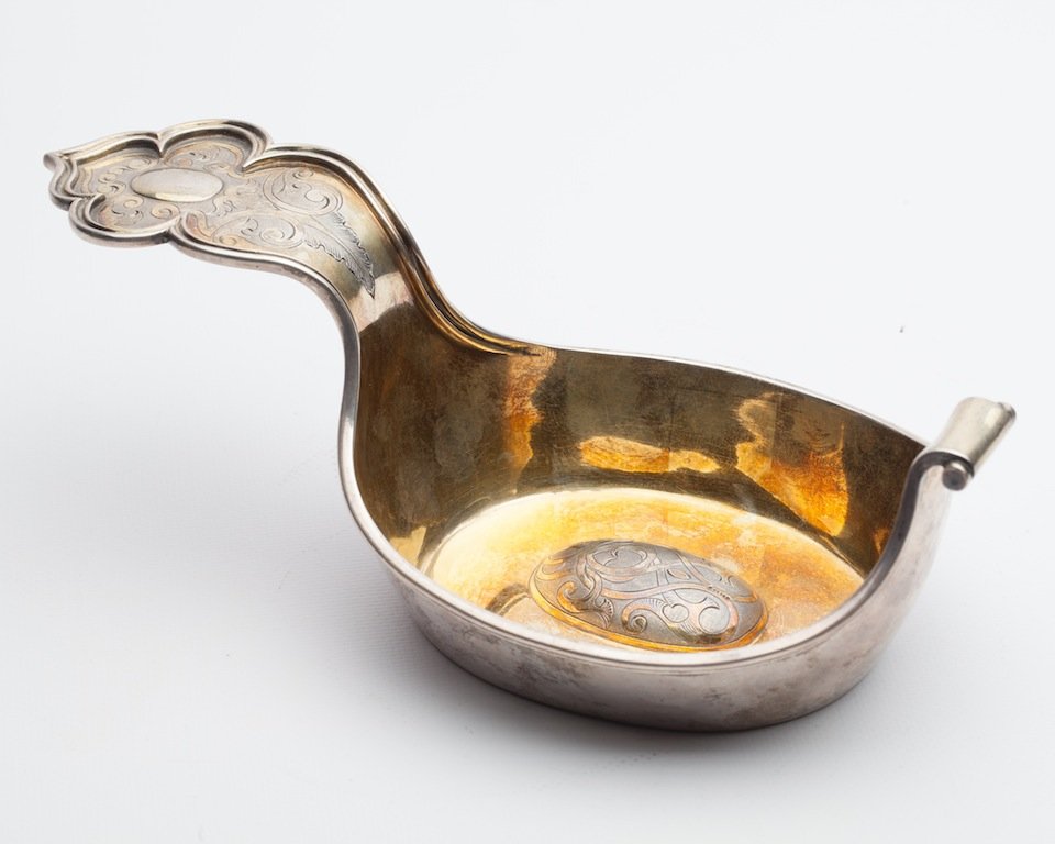 Russian silver kovsh. “Sazikov” workshop. — image 1