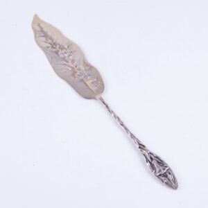 French solid silver cake spoon. — image 1