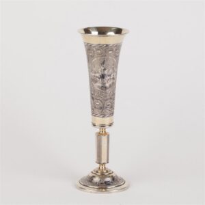 Pokal with depiction of Peter the Great monument. — image 2