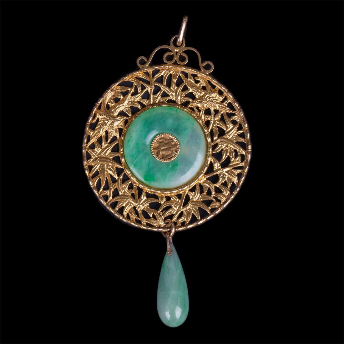 Jade pendant with gold. Weight: 20.9 g — image 1