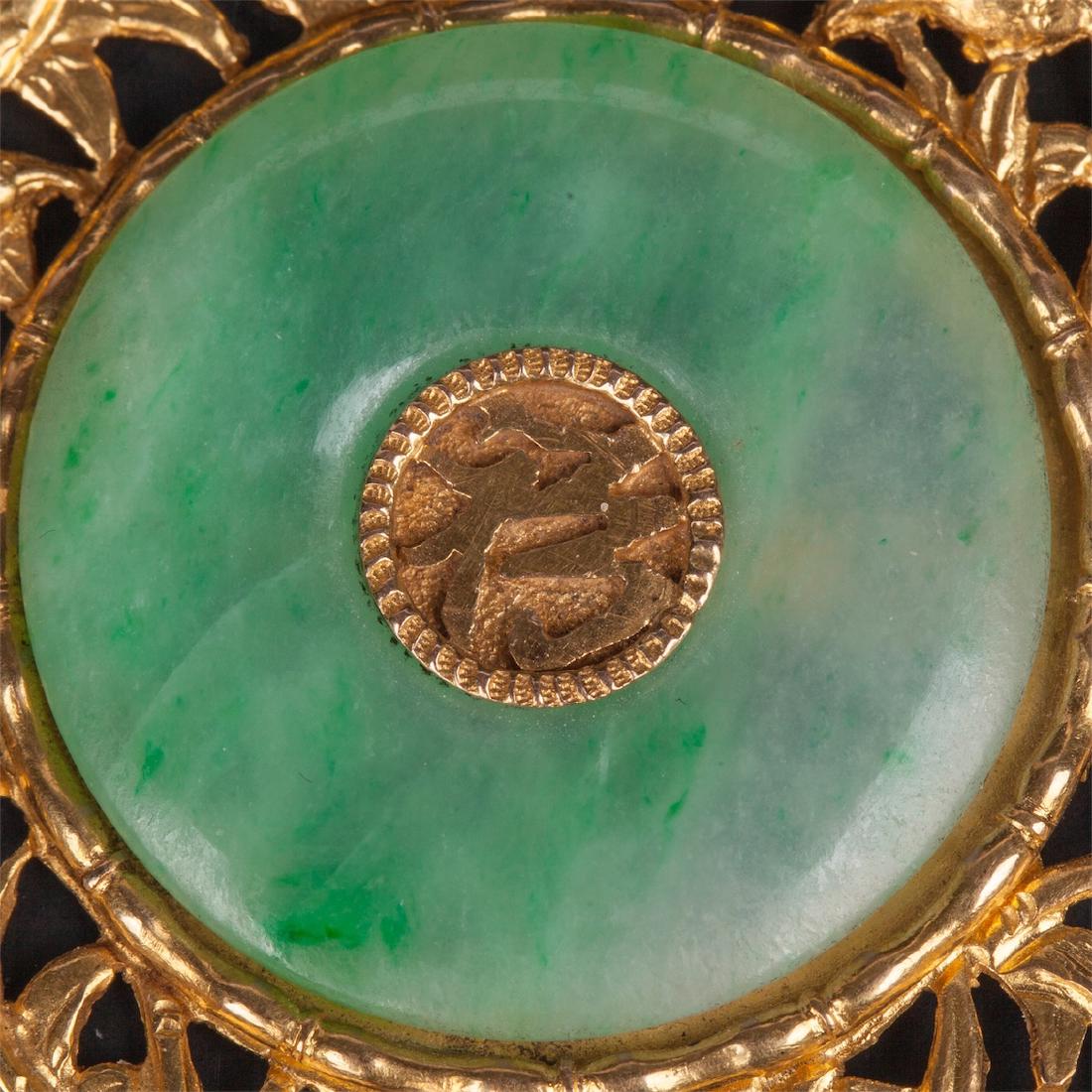 Jade pendant with gold. Weight: 20.9 g — image 2