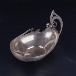 Elegant Russian Art Nouveau kovsh — image 5