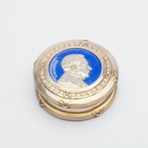 Russian box with the medal. Bolin company. — image 1