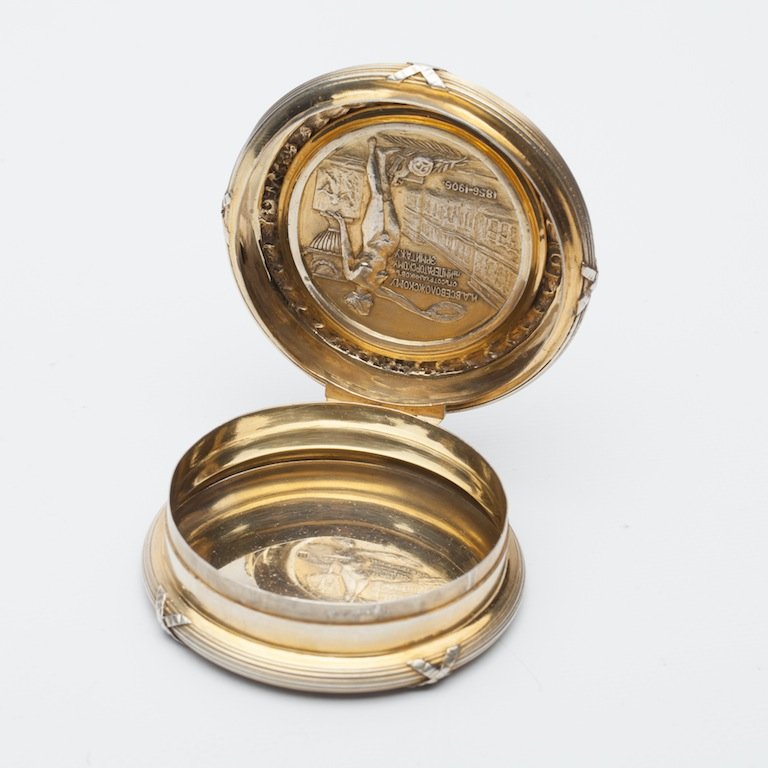 Russian box with the medal. Bolin company. — image 3