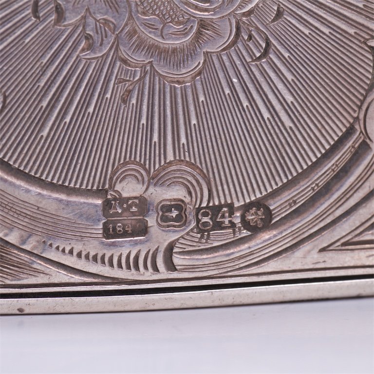 Russian engraved neorococo silver-gilt cigarette case — image 4